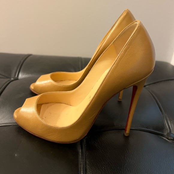 Christian Louboutin Nude Peep Toe 120 - Picture 4 of 5